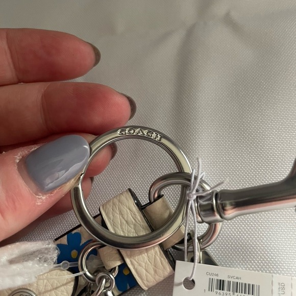 COACH CU246 Trigger Snap Bag Charm Floral Printed Leather Key Flower White - Picture 4 of 13